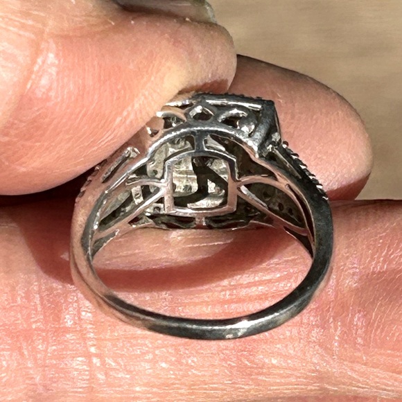 Sterling Silver 925 and small Diamond Ring - Picture 6 of 13